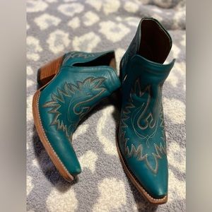 Ariat Dixon ankle boots!